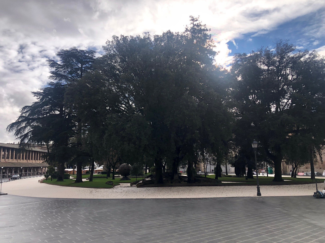 Piazza Quaranta Martiri-古比奥必去景点