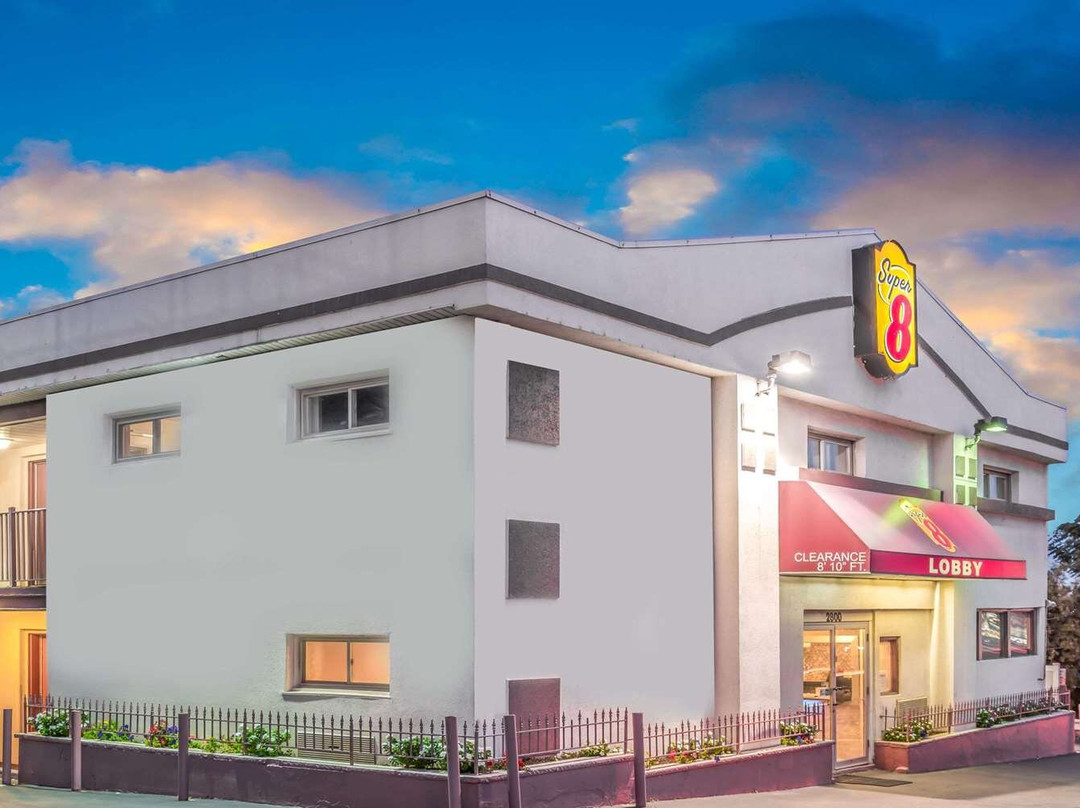 北伯根-纽约地区温德姆速8酒店主图