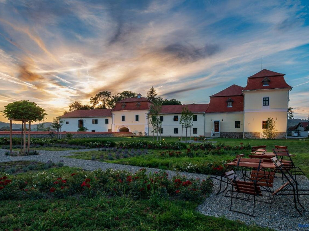 Ugron Castle Fiatfalva