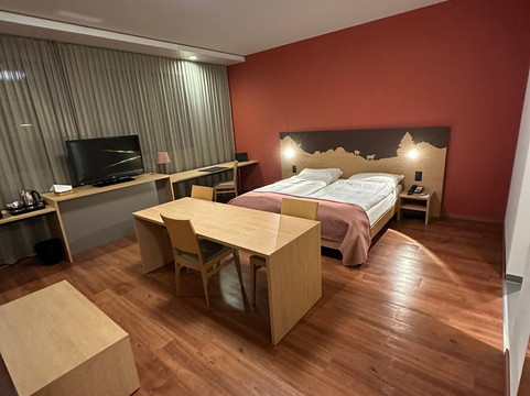 瑞士爱华楚格酒店主图