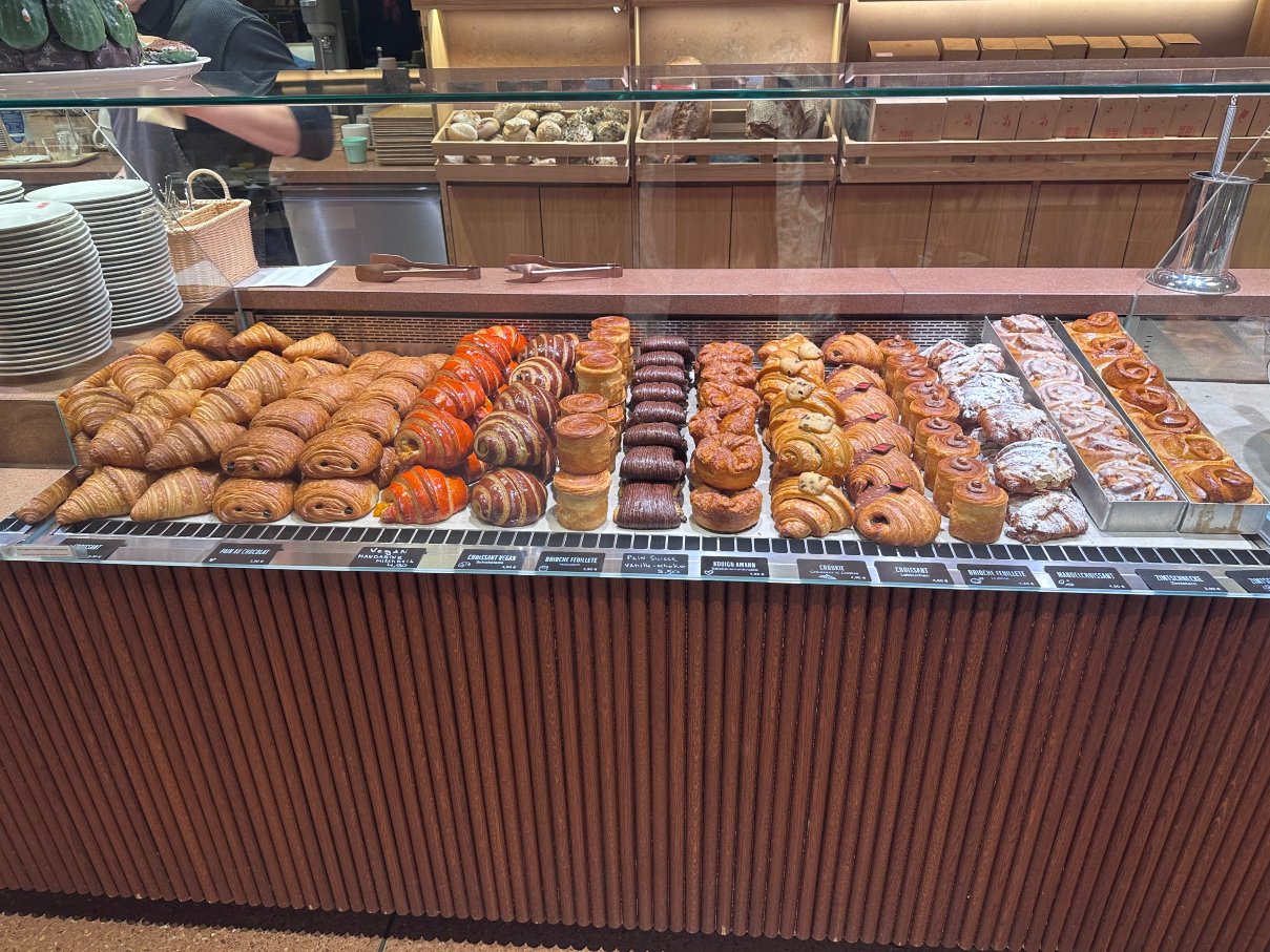 卡尔八月 - 邻居酒店-官方