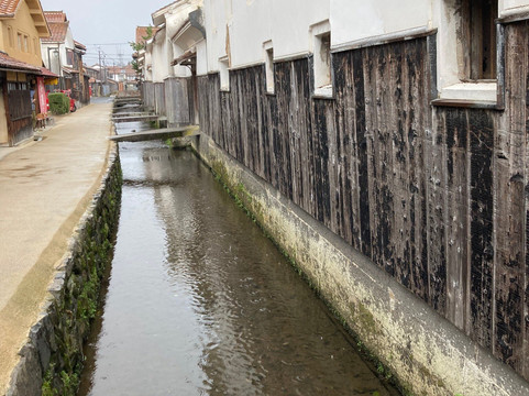 白壁土藏群・赤瓦-仓吉市必去景点