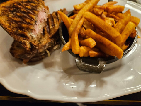 Le Madrigal Bar Lounge-沙特尔必去景点