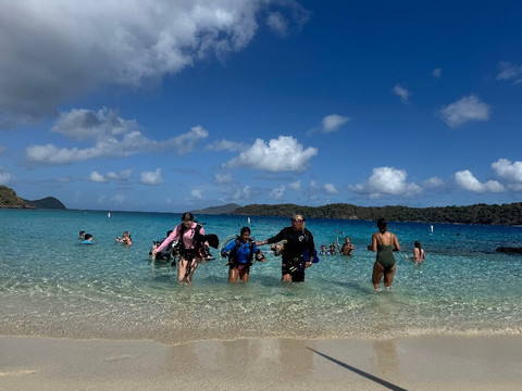 CWORI Dive Center-Smith Bay必去景点