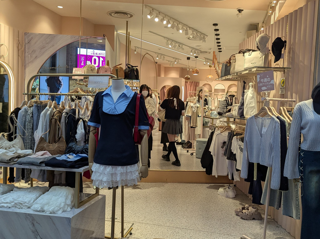 Kobe Motomachi Shopping Street-神户市必去景点