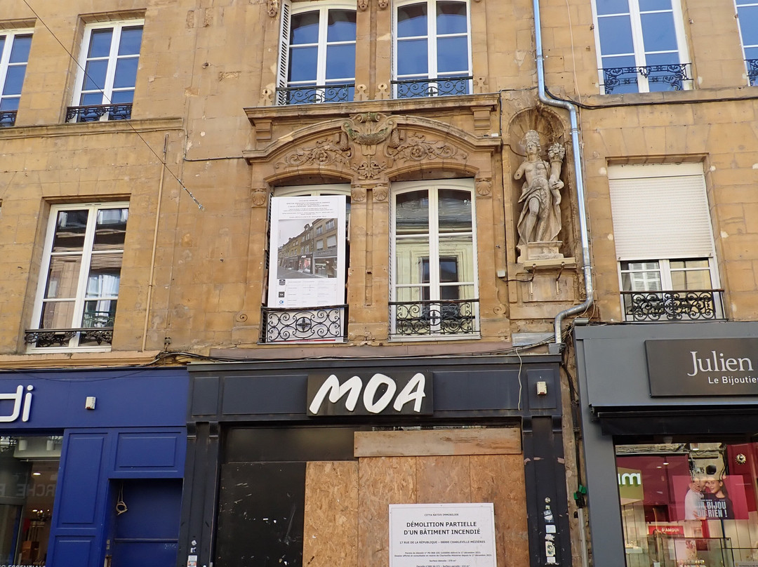 Statues de la Rue de la République-沙勒维尔梅济耶尔必去景点