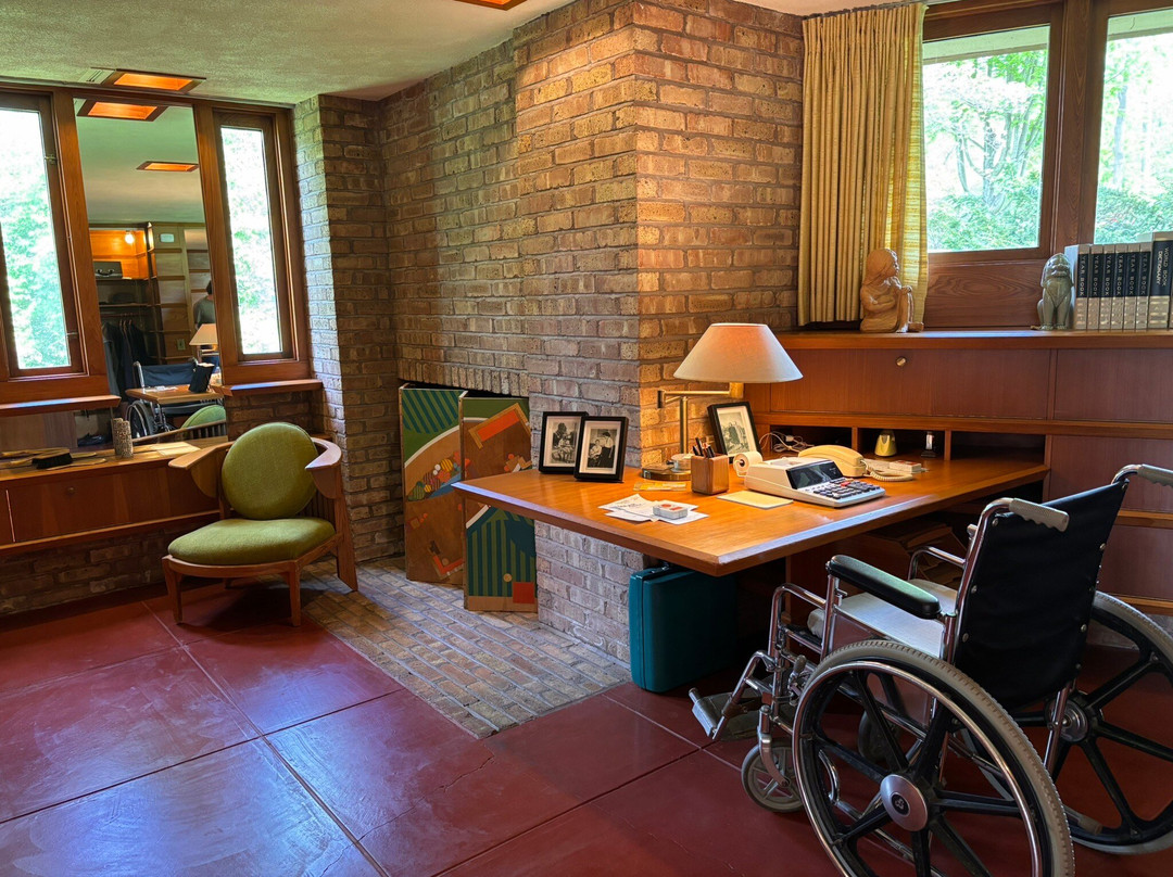 Frank Lloyd Wright's Laurent House-罗克福德必去景点
