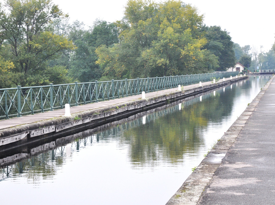 Canal bridge over the Loire-Digoin必去景点