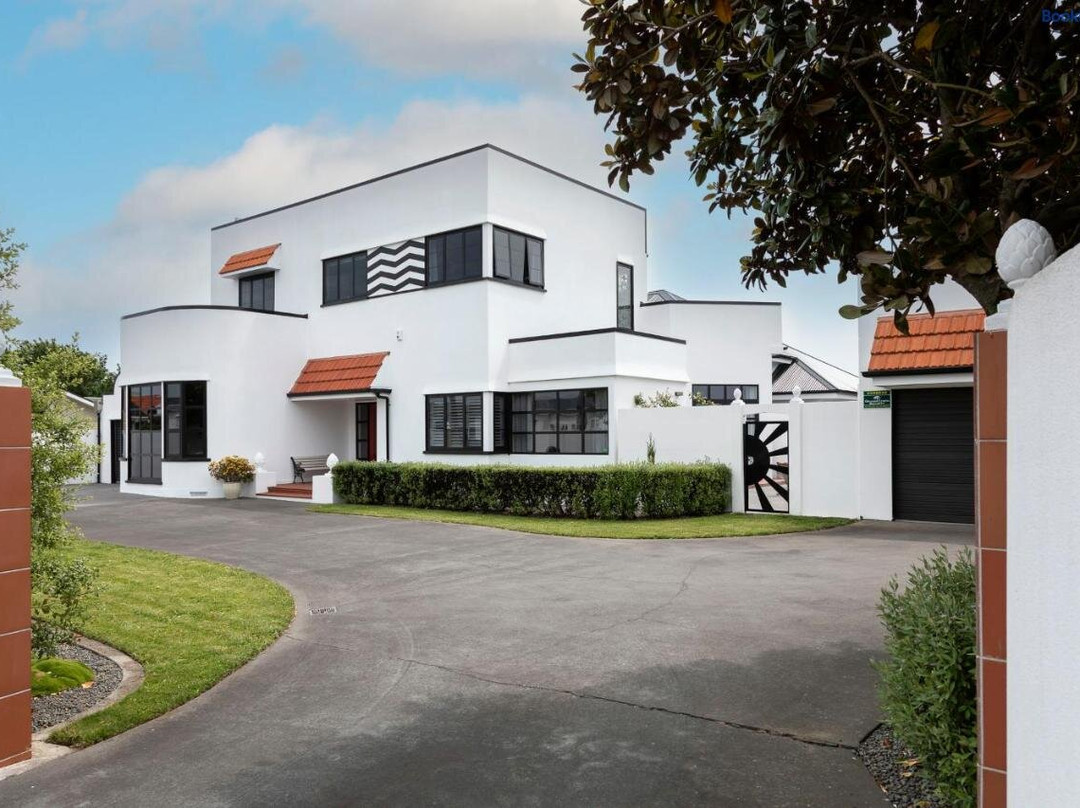 The Deco Retreat