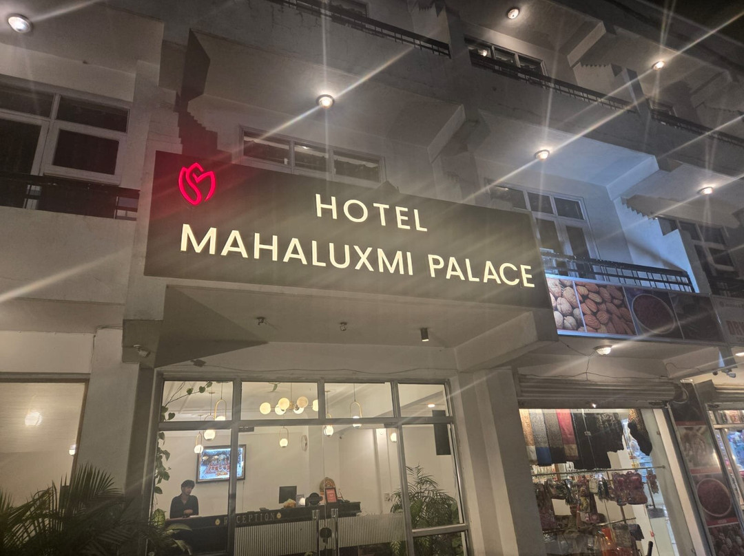 卡塔马哈鲁米宫酒店主图