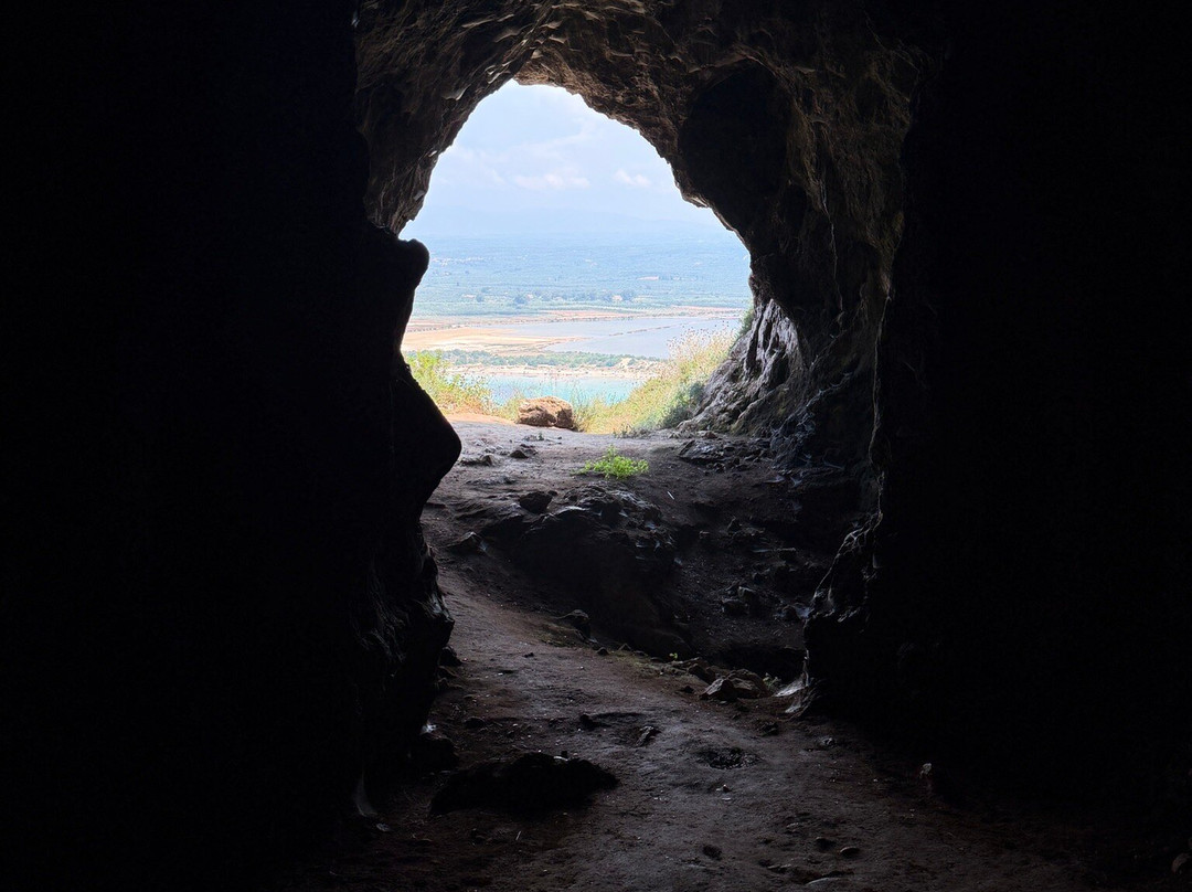 Nestor's Cave-Pylos必去景点