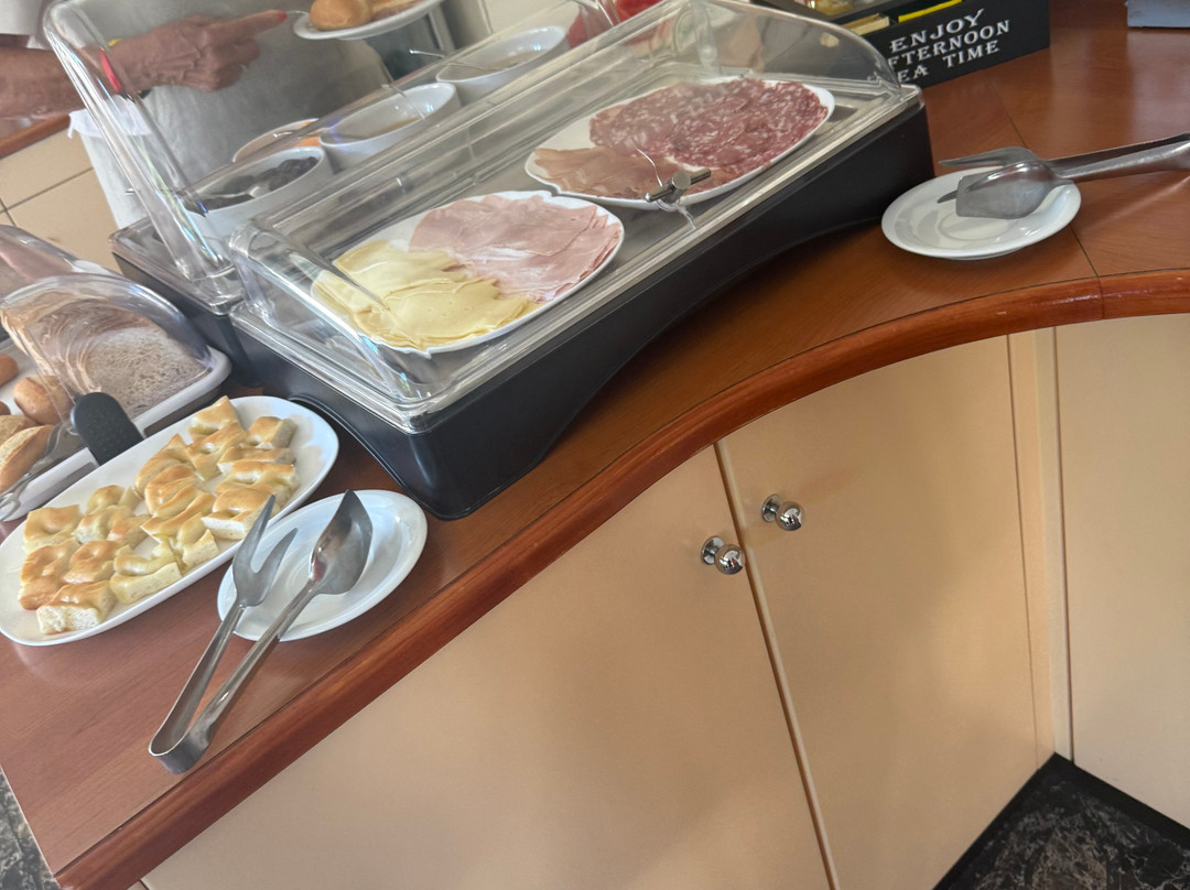 黄金酒店主图