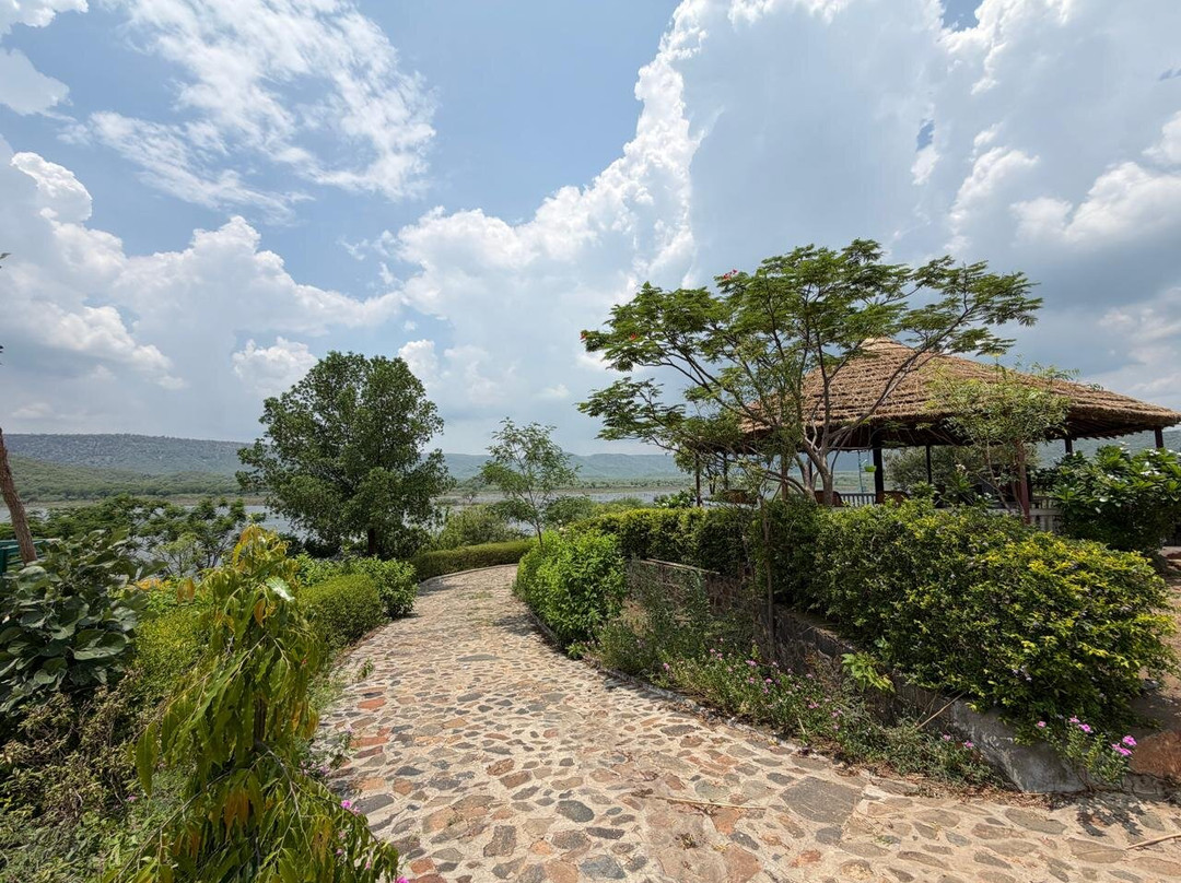 Neelkanth Forest Retreat主图