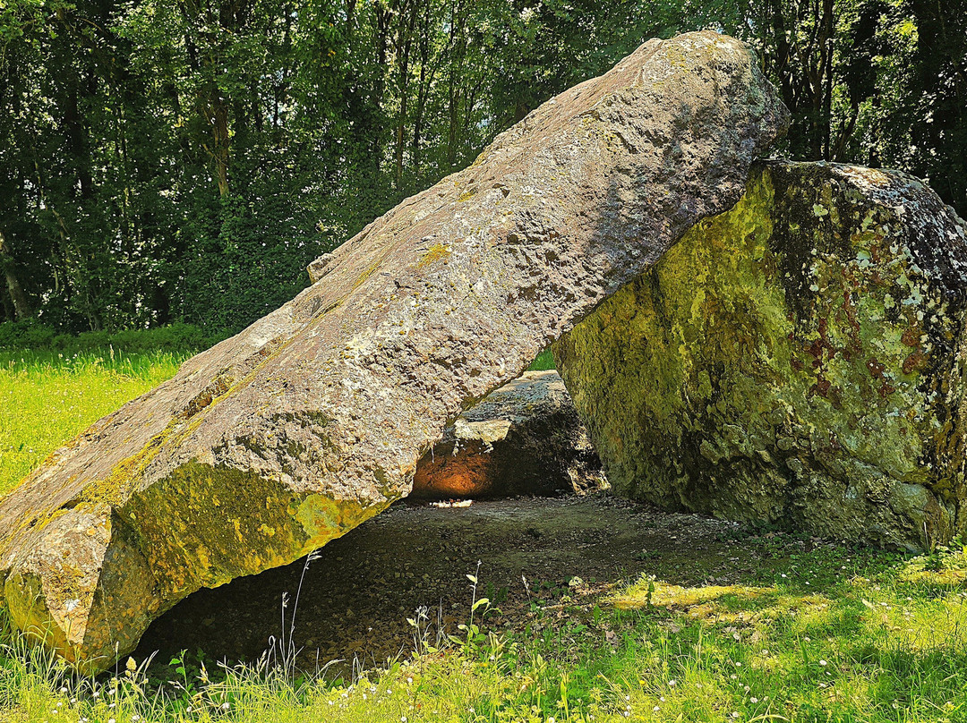 Dolmen Les Palets De Gargantua-Charnizay必去景点