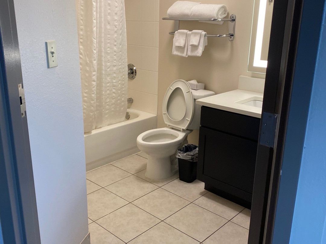 Candlewood Suites 温莎锁布拉德利ARPT主图