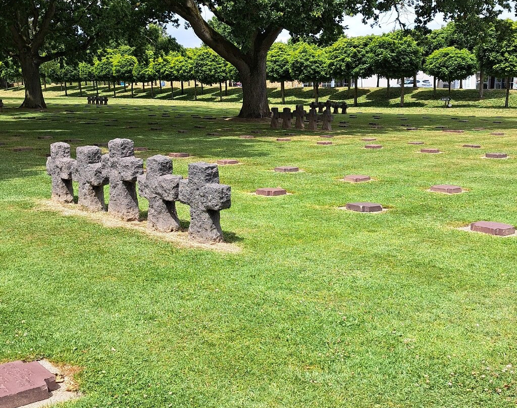La Cambe German War Cemetery-La Cambe必去景点