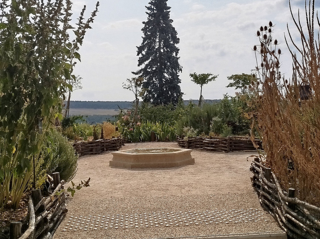 Chateau de Châteauneuf-en-Auxois-Chateauneuf必去景点