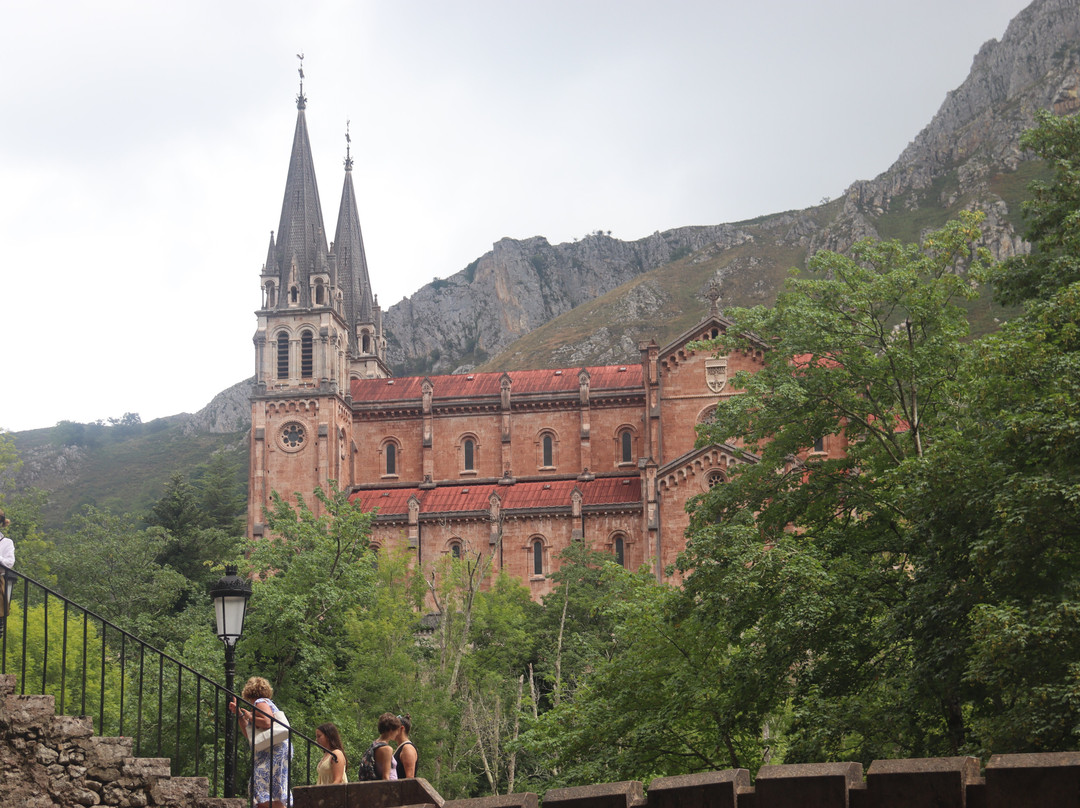 Basilica de Santa Maria la Real de Covadonga-Covadonga必去景点