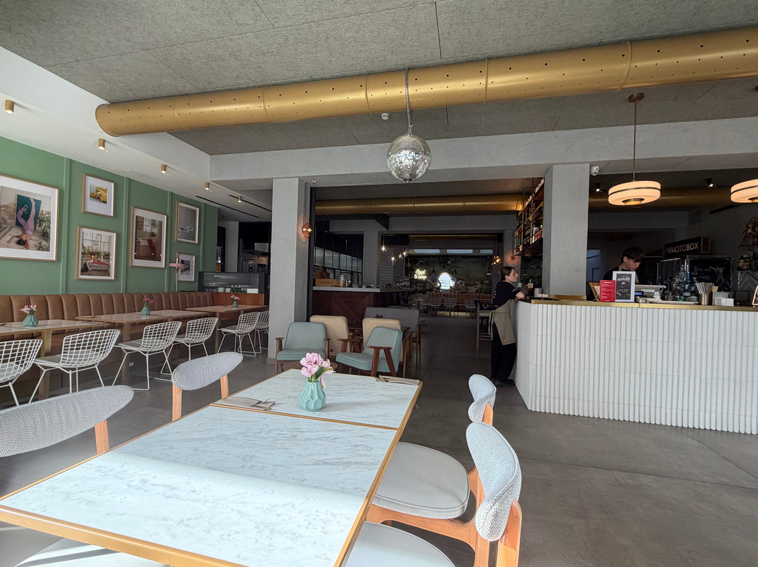 里乔恩住宿酒店主图