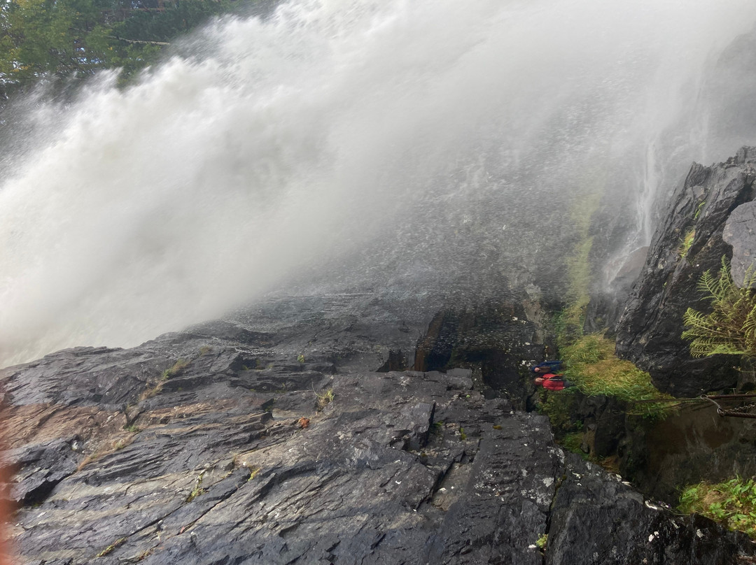 Tvinnefossen Waterfall-Stryn必去景点