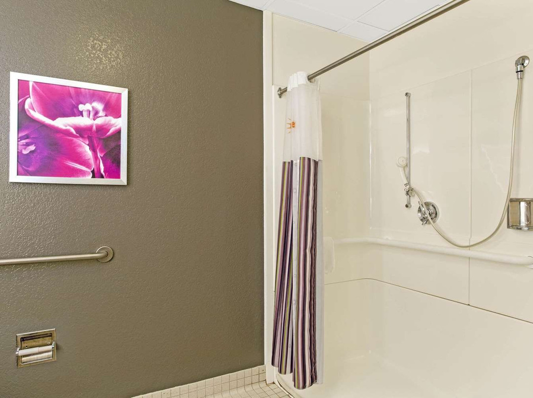 安杜佛拉昆塔套房酒店主图