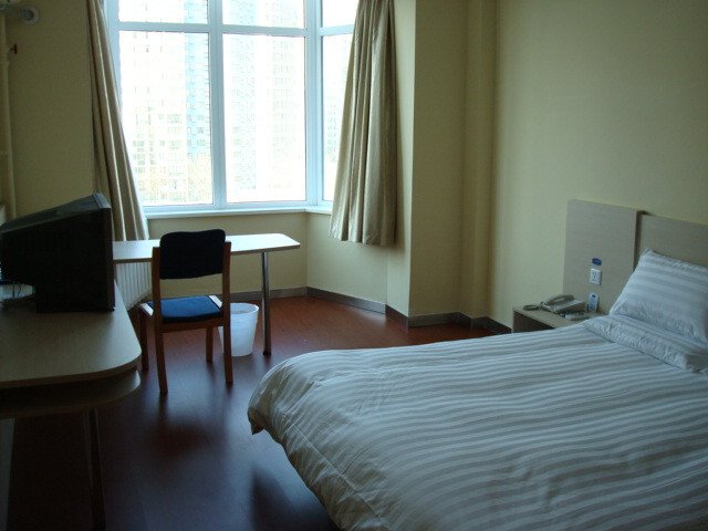 西安汉庭边家村十字酒店主图