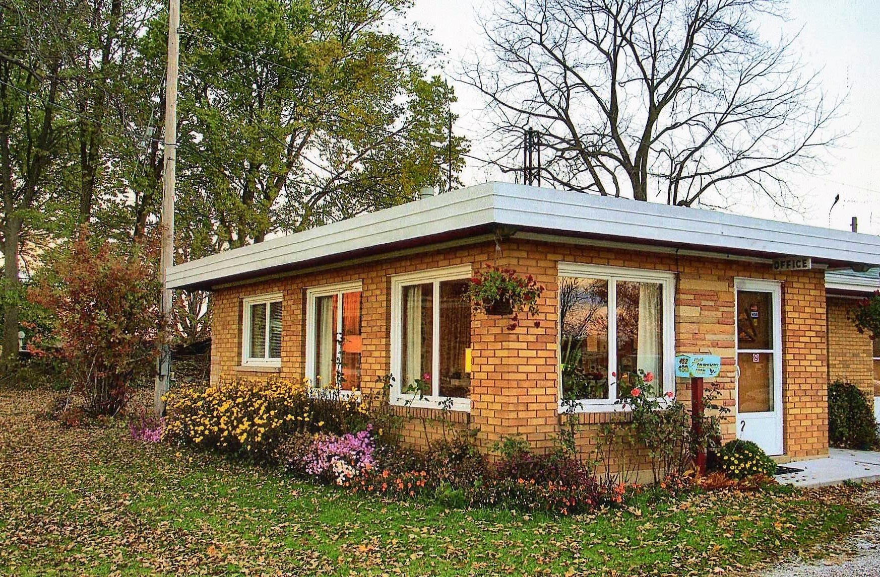 Adams Goldens Acres Motel-浴室