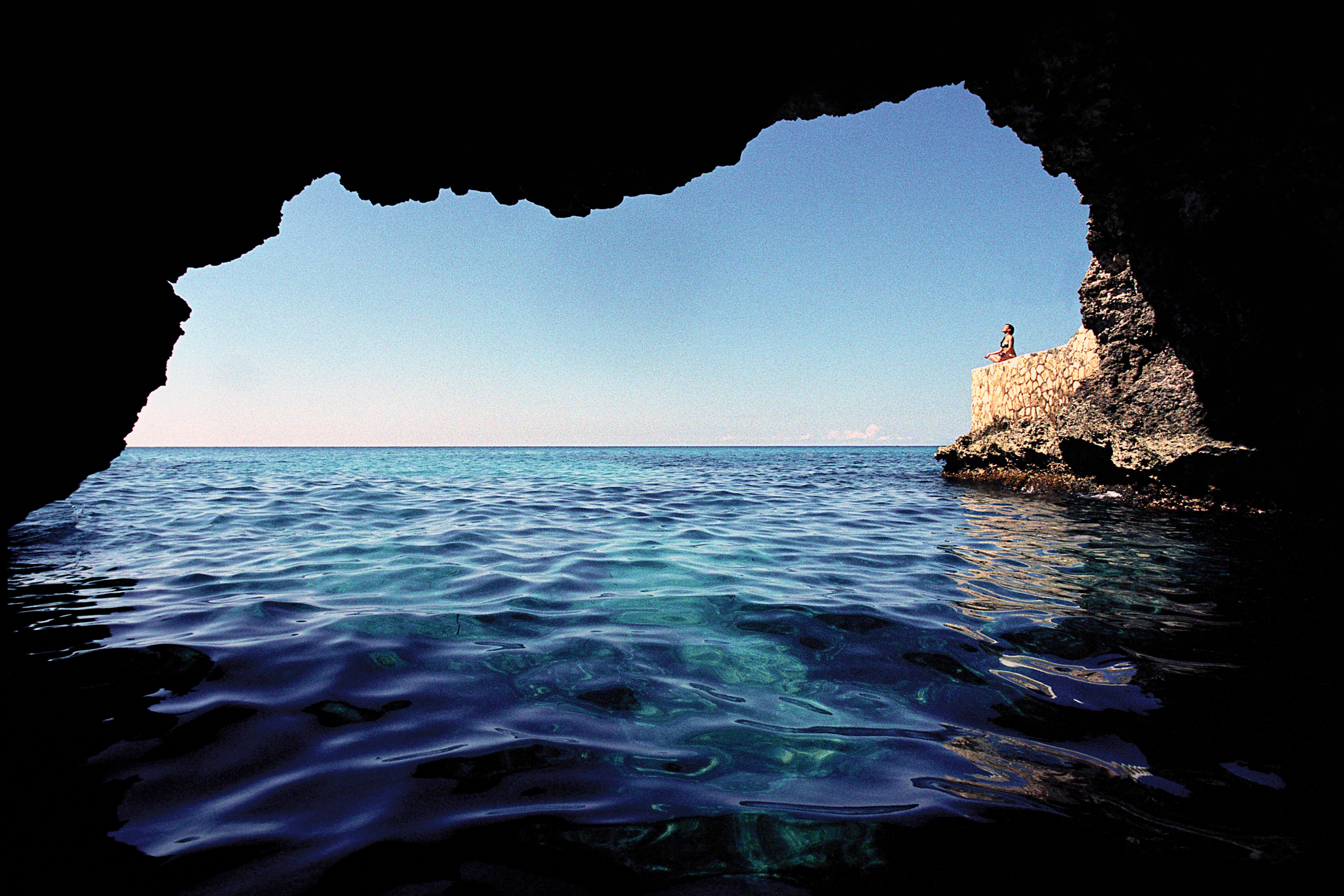 The Caves-官方