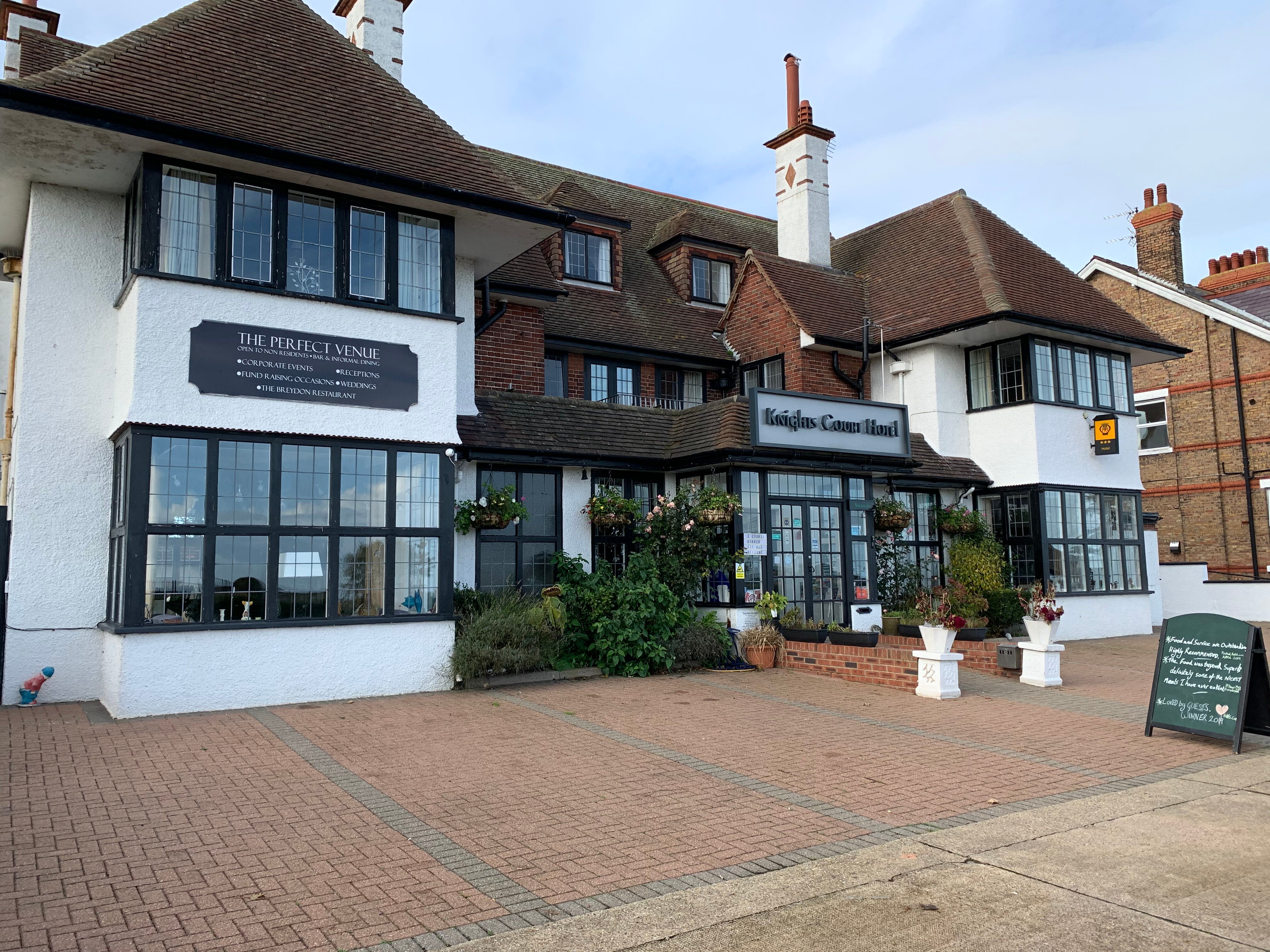 Knights Court Hotel-官方