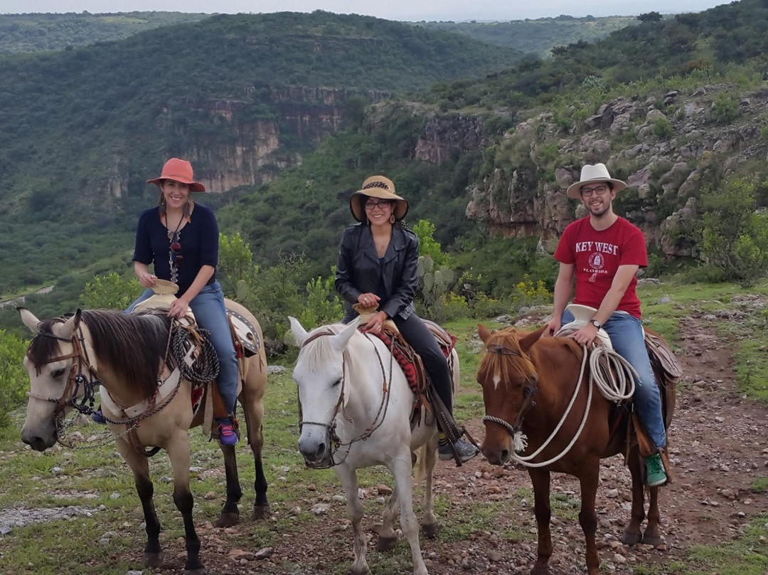 Leisurely Country Horseback Riding-圣米格尔护城必去景点