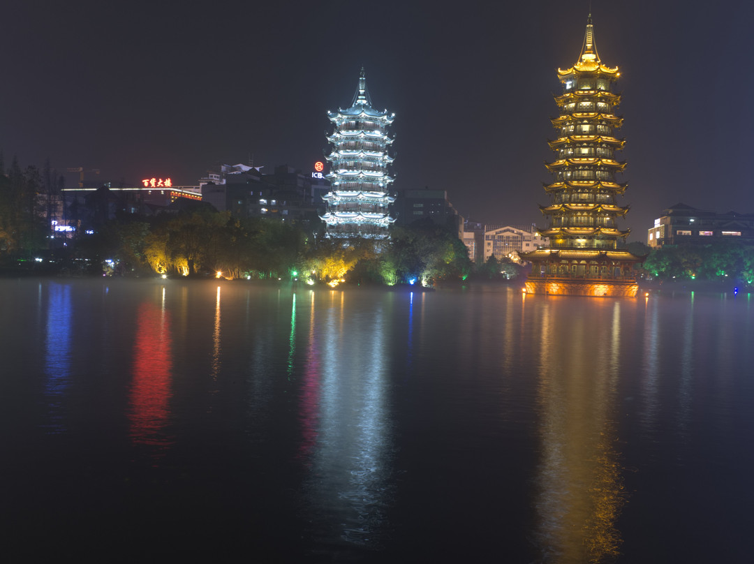 象鼻山普贤塔景点图片