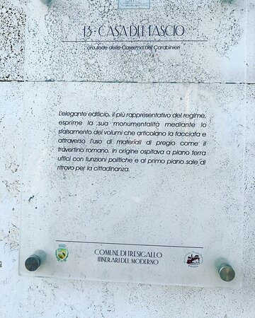 Piazza della Repubblica ex Piazza della Rivoluzione-Tresigallo必去景点