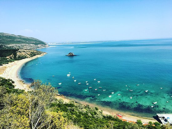 Praia dos Galapos景点图片