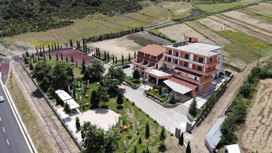 Lake Park Hotel