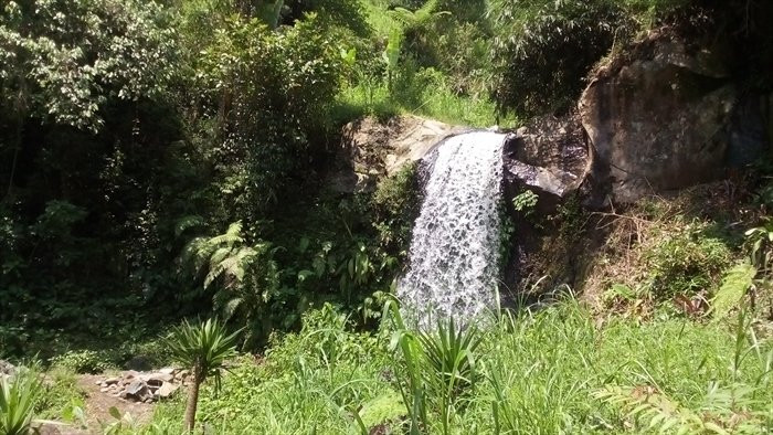 Sisir Waterfall景点图片