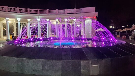 Colonnade景点图片