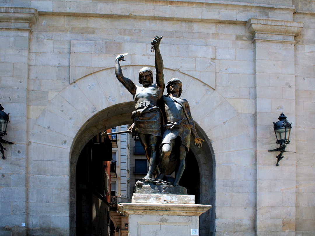 Estatua d'Indíbil i Mandoni景点图片