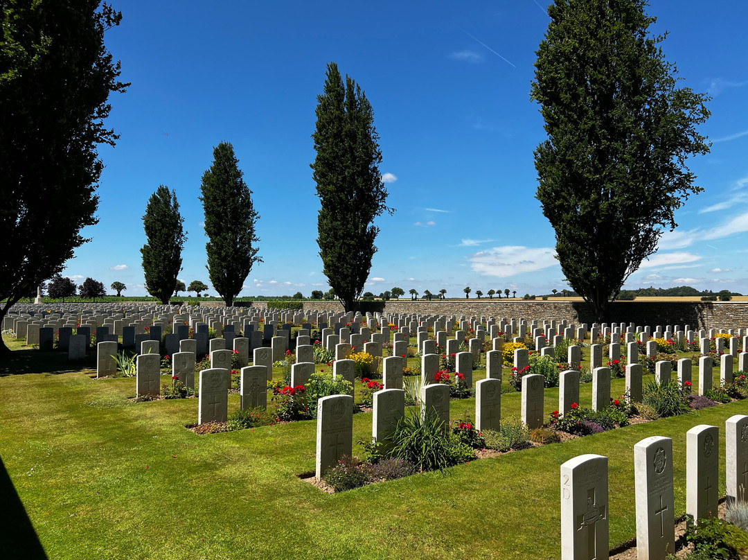 Warlincourt Halte British War Cemetery景点图片