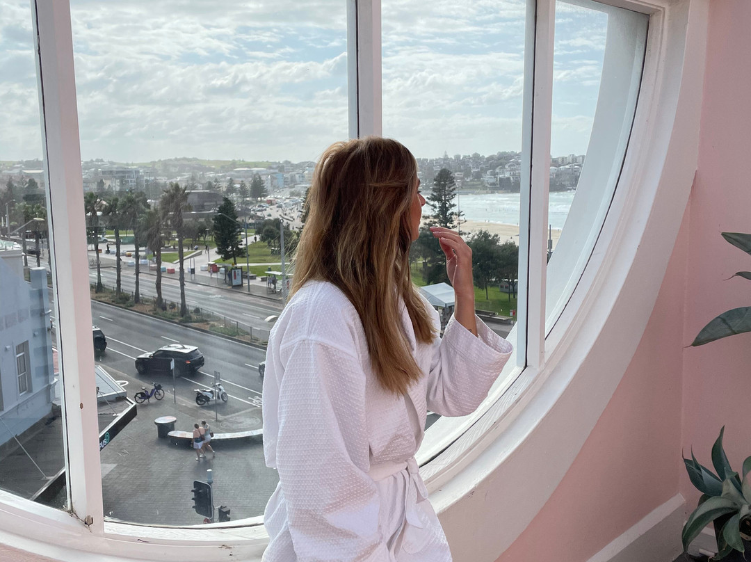 拉维斯饭店主图