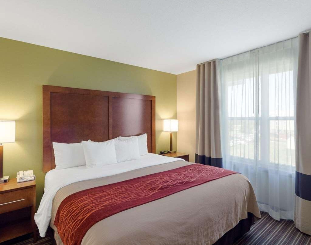 Comfort Inn & Suites Fayetteville-University Area主图