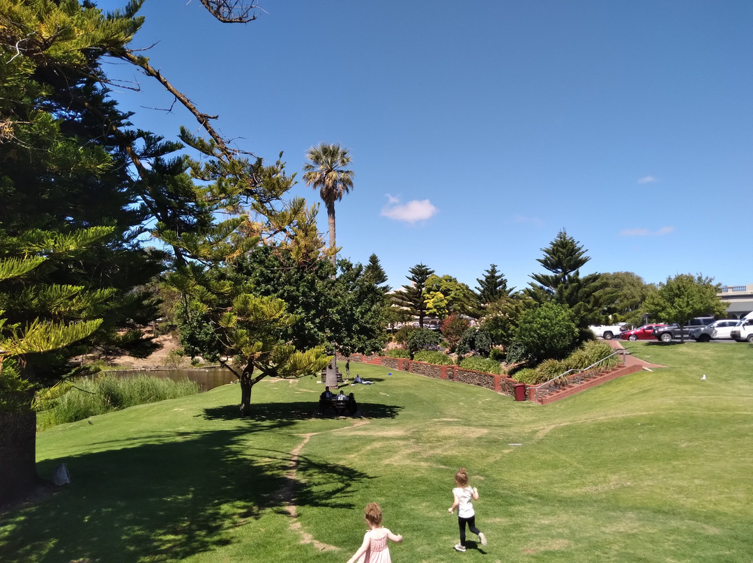 Soldiers Memorial Gardens景点图片