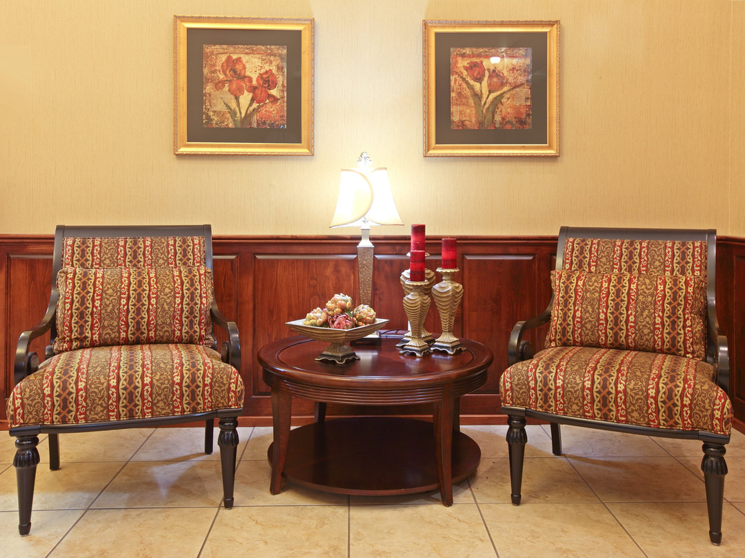 克拉克斯维尔快捷假日套房酒店主图