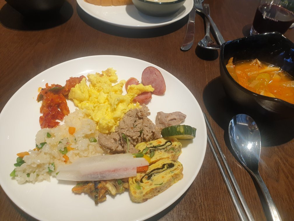Rivertain Hotel主图
