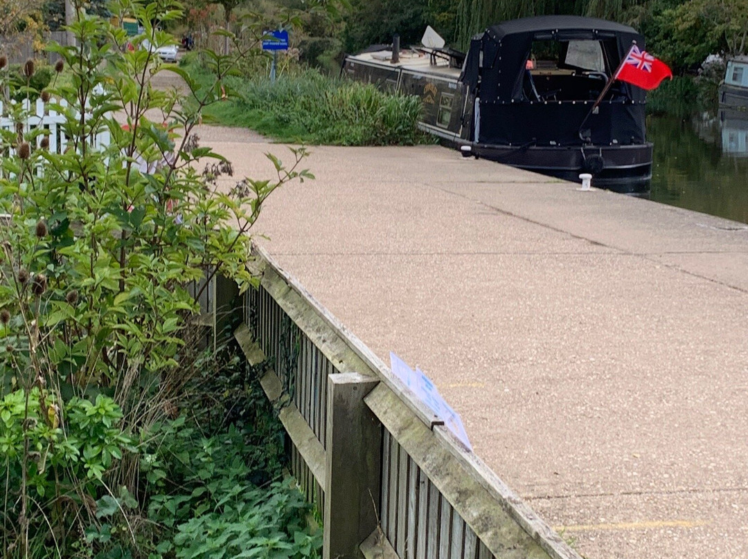 Aldermaston Wharf Canalside景点图片