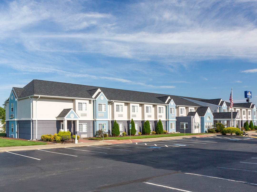 Microtel Inn & Suites by Wyndham Burlington主图