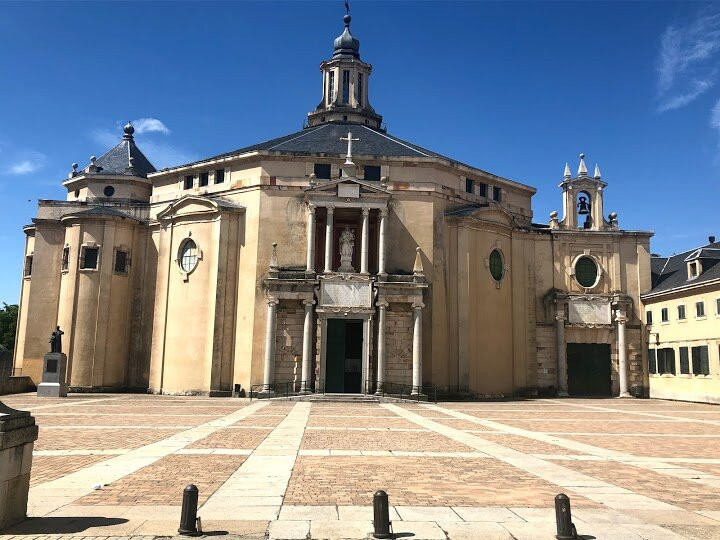 Iglesia de Maria Auxiliadora-萨莫拉必去景点
