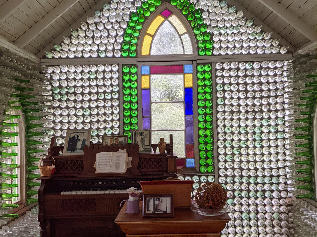 Glass Bottle House and Church-Treherne必去景点