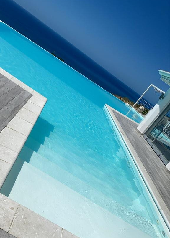 White Club Residence主图