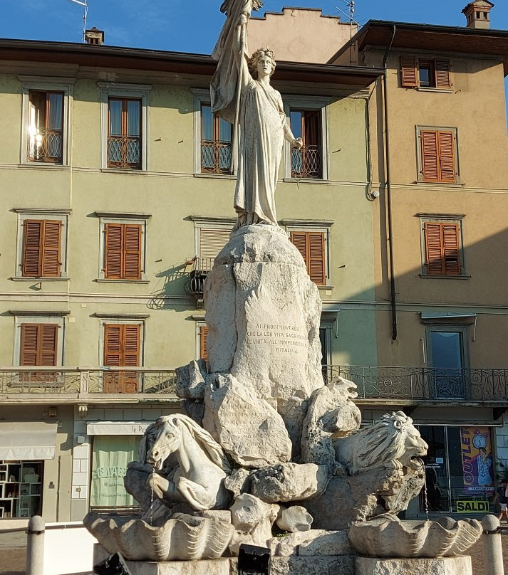 Fontana di Piazza XIII Martiri di Lovere景点图片