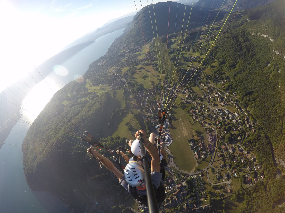 Kdo Parapente-安纳西必去景点